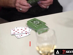 Grote mammen, Rondborstig, Diep in de keel, Sperma in gezicht, Fetisj, Omie, Rijpe lesbienne, Ruw