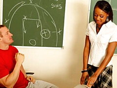 18 ans, Gros cul, Sucer une bite, Noir ébène, Élève, Professeur, Adolescente, Nénés