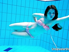 18 jahre, Braunhaarige, Hd, Natürlichen titten, Nackt, Pool, Jungendliche (18+), Unter wasser