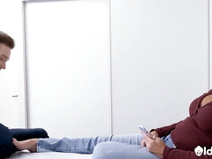 Blond, Pijpbeurt, Mollig, Handbeurt, Hardcore, Likken, Kut duiken, Geschoren