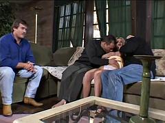 Blonde, Plan cul à trois, Épouse