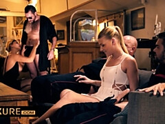 Grosse titten, Blondine, Blasen, Braunhaarige, Hundestellung, Doppelpenetration, Gruppe, Hd