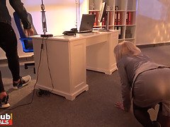 Grosser schwanz, Blondine, Blasen, Reif, Milf, Mutti, Natürlichen titten, Strümpfe