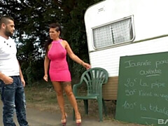 Stunning fake-boobed babe Caro La Petite Bombe fucked in the anal hole