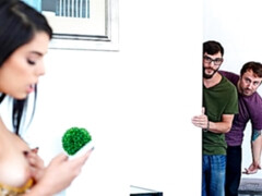 Pijpbeurt, Dubbele penetratie, Harig, Handbeurt, Hardcore, Latijnse vrouw, Tiener, Trio