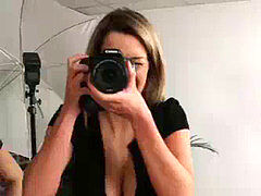 イギリス人, 着衣女と全裸男, ヨーロピアン, フェムドム, グループ, 手コキする, 陵辱