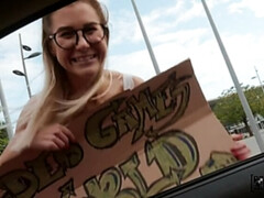 Blonde, Queue, Lunettes, Seins naturels, Pov, Public, Réalité, Nénés