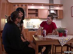 デカ尻, デカチン, エロ熟女, なめる, オナニー, 母, オマンコ, 義母