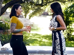 Grote kont, Vingeren, Lesbisch, Masseren, Kut duiken, Realiteit, Softcore pornografie, Tatoeage