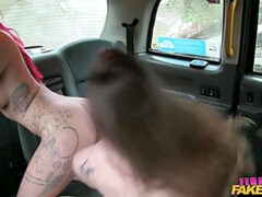 Stellung 69, Grosse titten, Auto, Lesbisch, Lecken, Masturbation, Im freien, Muschi