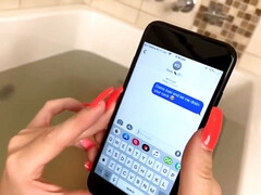 Gros cul, Gros seins, Blonde, Sucer une bite, Plantureuse, Femme couguar, Tatouage, Nénés