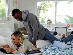 In den arsch, Grosser arsch, Schwarz, Blondine, Blasen, Hd, Interrassisch, Muschi