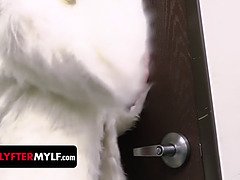 アメリカ人, 楽屋, 巨乳な, 衣服着たままセックス, 口内発射, 顔射, ハメ撮り, 恥ずかしがりや