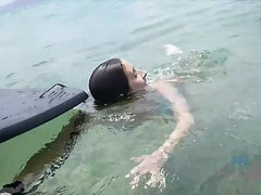 Жопа, Пляж, Бикини, Брюнетки, Пальцем, Ласковые ручки, Трусики, Курящие