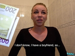 Leie, Arsch, Bad, Blondine, Im freien, Piercing, Pov, Öffentlich