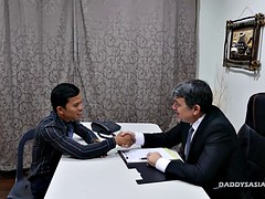 アジア人, 舐める尻, デカチン, カップル, ハードコア, 異人種間, キス, オフィス