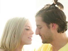 Blonde, Éjaculer dans la bouche, Doigter, Hard, Léchez, Massage, Se déshabiller, Adolescente