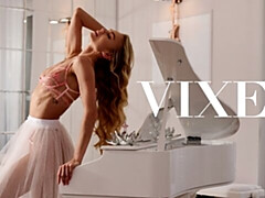 18 años, Culo grande, Verga grande, Rubia, Mamada, Estilo perrito, Tetas naturales, Coño