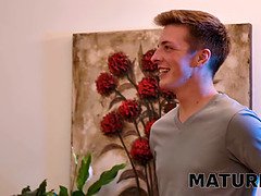 Gros seins, Noire, Blonde, Femme couguar, Mère que j'aimerais baiser, Rasée, Tatouage, Plan cul à trois