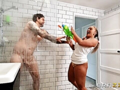 Cul, Blonde, Sucer une bite, En levrette, Embrassement, Tatouage, Nénés, Mouillée