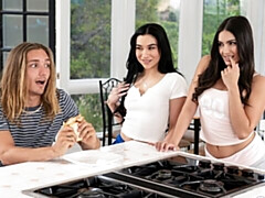 18, デカ尻, デカチン, フェラチオ, バック, 女 人男 人, ガリガリ, ティーン
