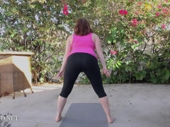 Grosser arsch, Grosse titten, Braunhaarige, Milf, Mutti, Im freien, Solo