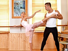 Grote lul, Bruinharig, Hondjeshouding, Voeten fetish, Natuurlijke tieten, Mager, Tiener, Tieten likken