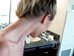 Blonde, Sucer une bite, En levrette, Dortoir, Hd, Léchez, Massage, Tatouage