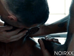 Noire, Sucer une bite, Tir de sperme, Homosexuelle, Gym, Hard, Muscle, Plan cul à trois