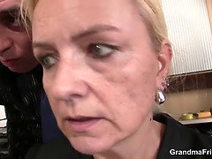 Grosser schwanz, Blasen, Oma, Reif, Jungendliche (18+), Flotter dreier