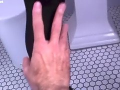 フェティッシュ, 手コキする, Hd, 熟年, 淫乱熟女, ナイロン, 穴開きパンティ, トイレ