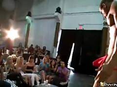 Grote lul, Grote mammen, Pijpbeurt, Bruinharig, Groep, Natuurlijke tieten, Orgie, Feest