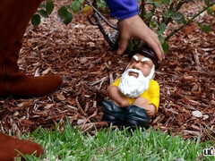 Grote mammen, Zwart, Blond, Handbeurt, Likken, Moeder die ik wil neuken, Buiten, Kort haar