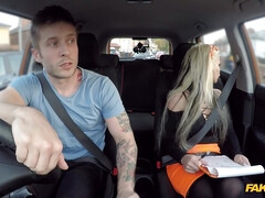 Arsch, Grosse titten, Britisch, Auto, Europäisch, Im freien, Rock, Strümpfe