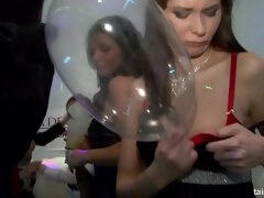 美女, 気狂い, エロティック, グループ, 手コキする, パーティ, 公共, オッパイの