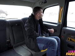 Anal, Gros seins, Sucer une bite, Plantureuse, Voiture, Hard, Réalité, Nénés