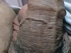 デカチン, デカパイ, 捕まる, 手コキする, ルーマニア人, シャワー, タトゥー, オッパイの