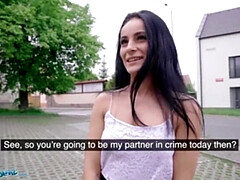 Noire, Sucer une bite, Tir de sperme, Gorge profonde, Seins naturels, Orgasme, Public, Nénés