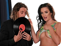 Grote lul, Grote mammen, Pijpbeurt, Bruinharig, Hondjeshouding, Harig, Natuurlijke tieten, Tatoeage