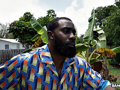 Bikini, Morena, Corridas, Estilo perrito, Interracial, Al aire libre, Piscina, Coño