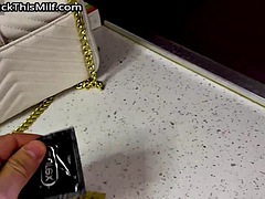 Chica, Verga grande, Tetas grandes, Corrida, Penetracion con puños, Pajear, Latina, Madres para coger