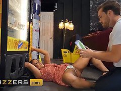 Gros seins, Sucer une bite, Faciale, Interracial, Fille latino, Léchez, Seins naturels, Chatte