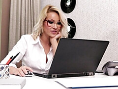 デカ尻, デカチン, ブロンド, フェラチオ, バック, 淫乱熟女, 剃毛, ショートヘア