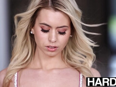 Grote lul, Blond, Pijpbeurt, Diep in de keel, Handbeurt, Hardcore, Klein, Tieten likken