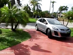 Grosser arsch, Grosse titten, Blasen, Pummelig, Handjob, Reif, Im freien, Titten