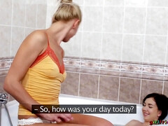 浴室, ブロンド, 茶髪の, 足, 彼女, なめる, オマンコ, ティーン