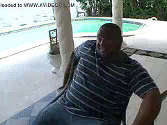 Plage, Noire, Brunette brune, Éjaculation interne, Doigter, Masturbation, De plein air, Piscine