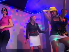 衣服着たままセックス, ダンス, レズビアン, オージー, パーティ, ポルノスター, サテン, スインガー