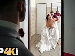 Grosser arsch, Braut, Braunhaarige, Betrug, Pummelig, Tschechisch, Hd, Toilette