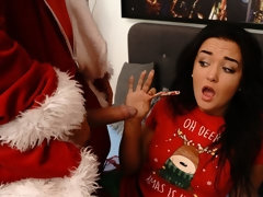 Gros cul, Sucer une bite, Brunette brune, En levrette, Branlette thaïlandaise, Mère que j'aimerais baiser, Pov, Tatouage